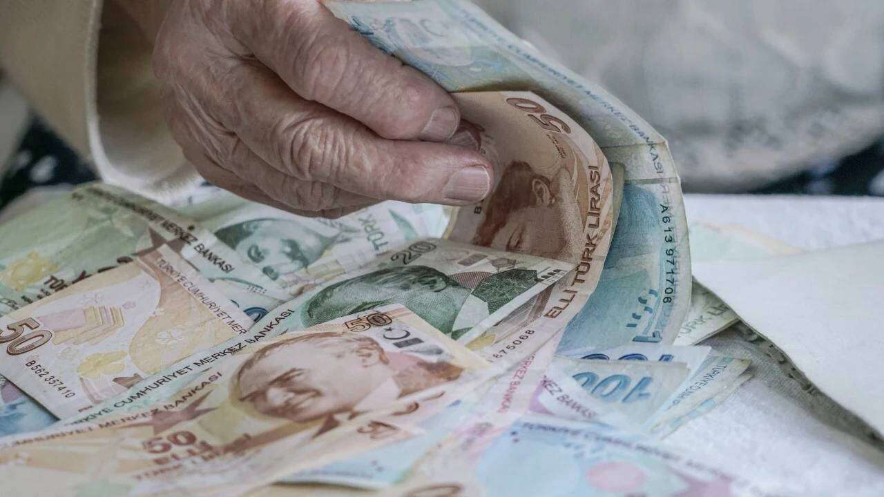 En düşük emekli aylığı 23 bin 522 TL oldu! Resmi Gazete'de yayımlandı: En düşük emekli maaşı zam farkı ne zaman yatacak? 4